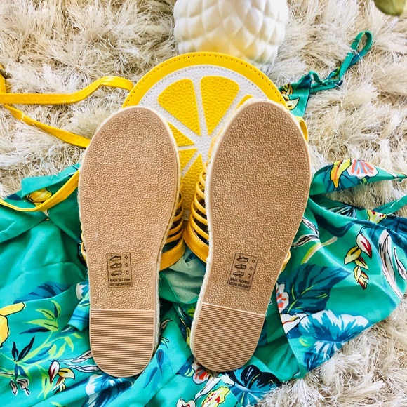 NEW ‘Lizzy’ Yellow Slides - Picture 7 of 7